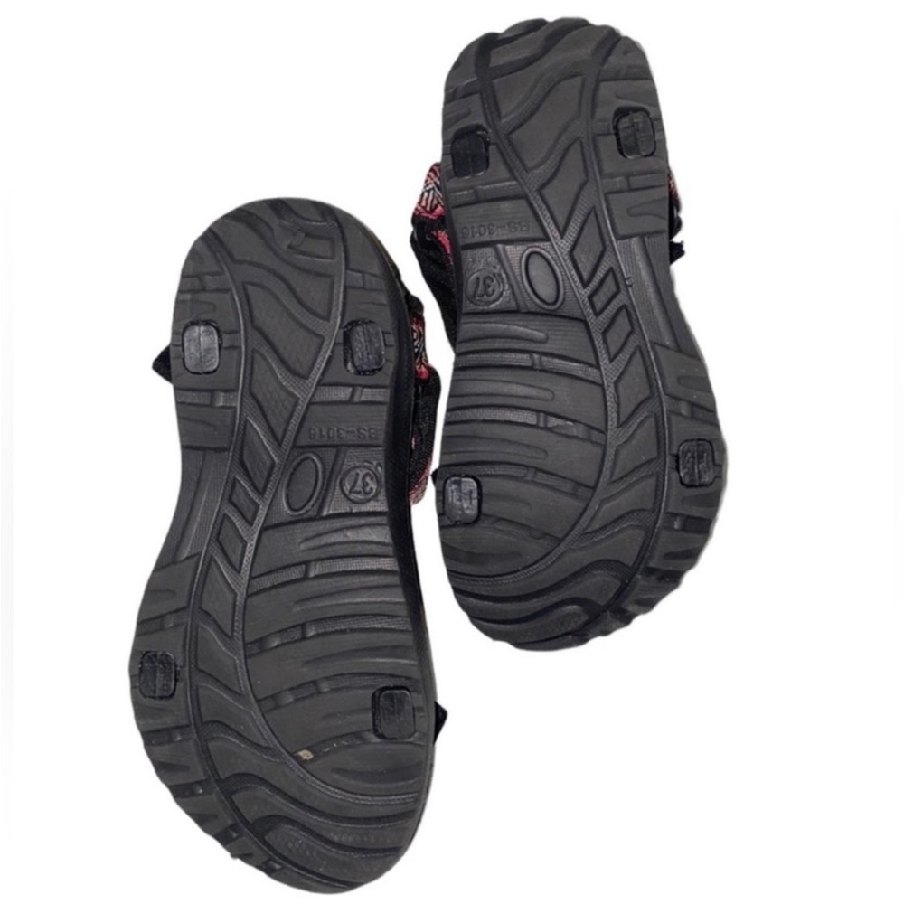Seven Sandals - Picture 3 of 3